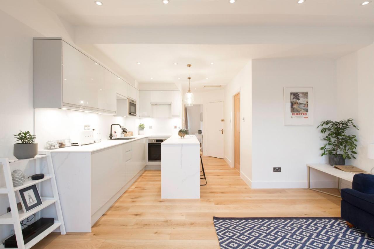 The Penthouses, 9 Albion Mews Честер Экстерьер фото