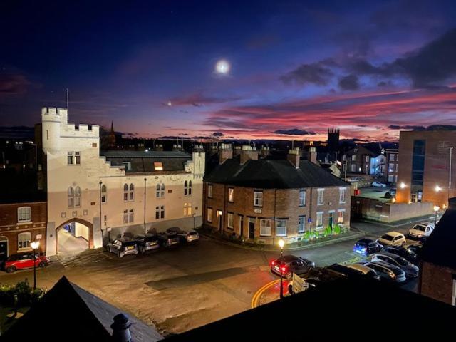 The Penthouses, 9 Albion Mews Честер Экстерьер фото